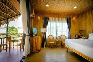 Bamboo Bungalow Lake | Premium bedding, desk, free WiFi, bed sheets