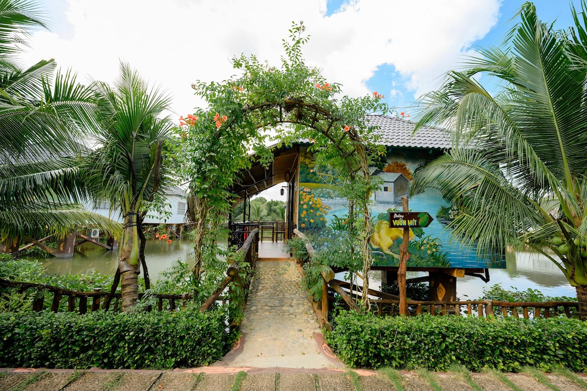 Luxury Room (Bamboo Bungalow Lake) | Peralatan tempat tidur premium, meja, Wi-fi percuma, cadar katil