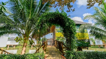 Bamboo Bungalow Lake