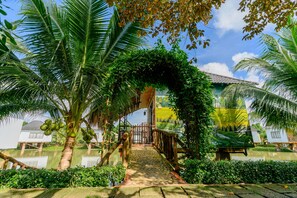 Luxury-Zimmer (Bamboo Bungalow Lake) | Hochwertige Bettwaren, Schreibtisch, kostenloses WLAN, Bettwäsche