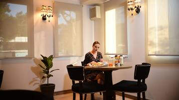 Free daily continental breakfast