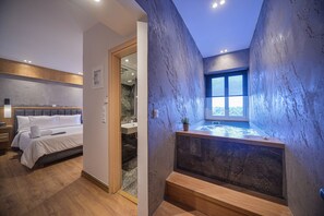 Suite with Hot Tub and Mountain View | 高档床上用品、泰普尔床垫、特色装修、特色家居
