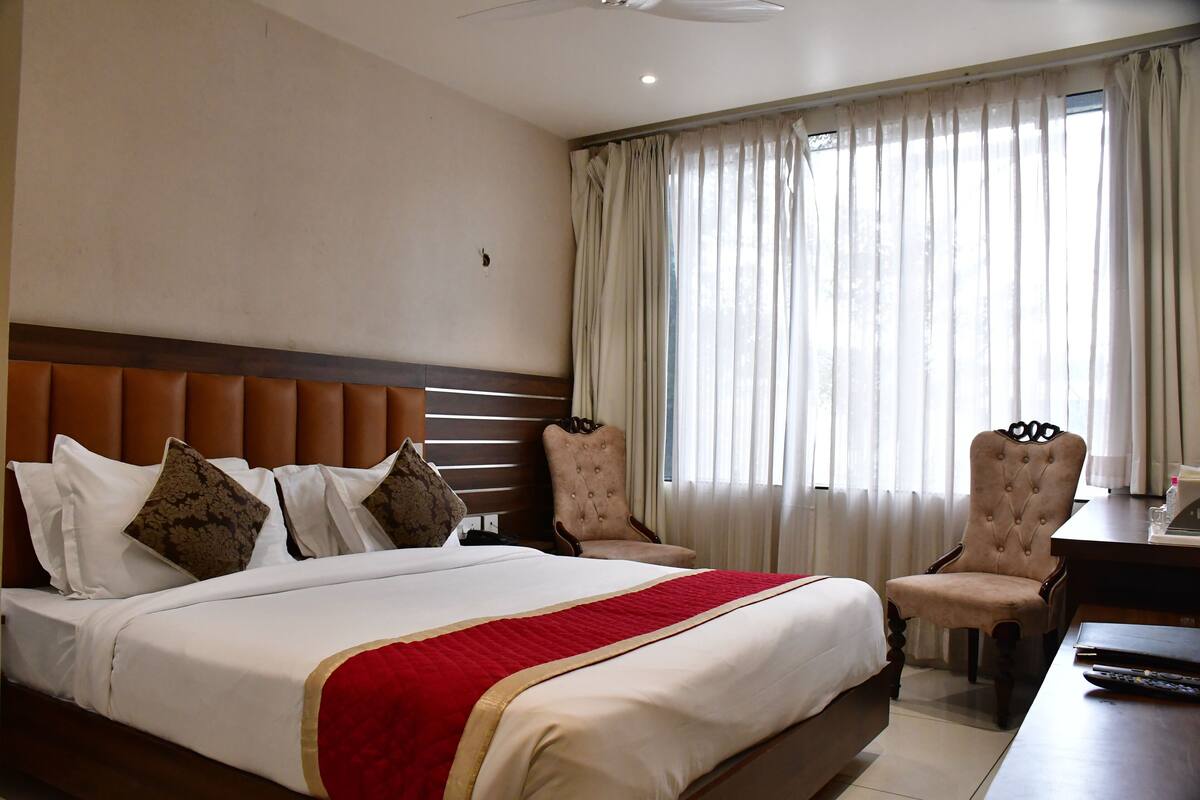 Habitación superior | Escritorio, wifi gratis, ropa de cama