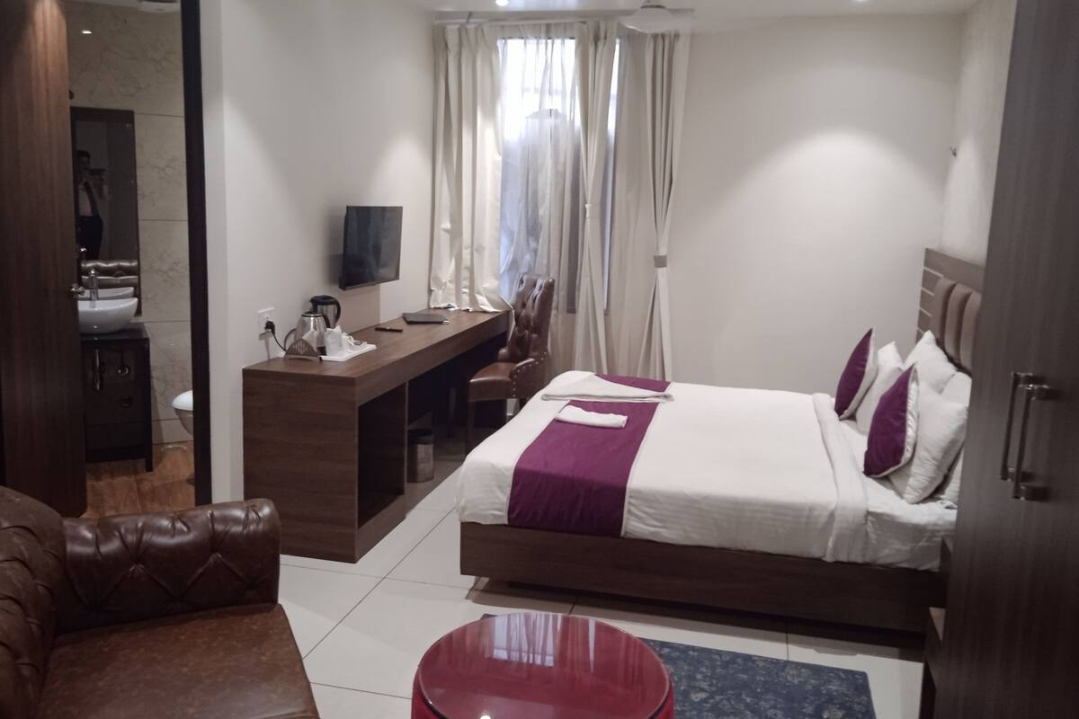 Habitación ejecutiva | Escritorio, wifi gratis, ropa de cama