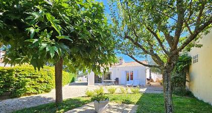 Villa for 6 with terrace, 900m from L'Aiguillon center