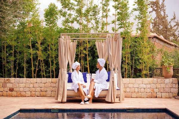 Bañera de hidromasaje al aire libre