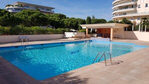 حمّام سباحة خارجي