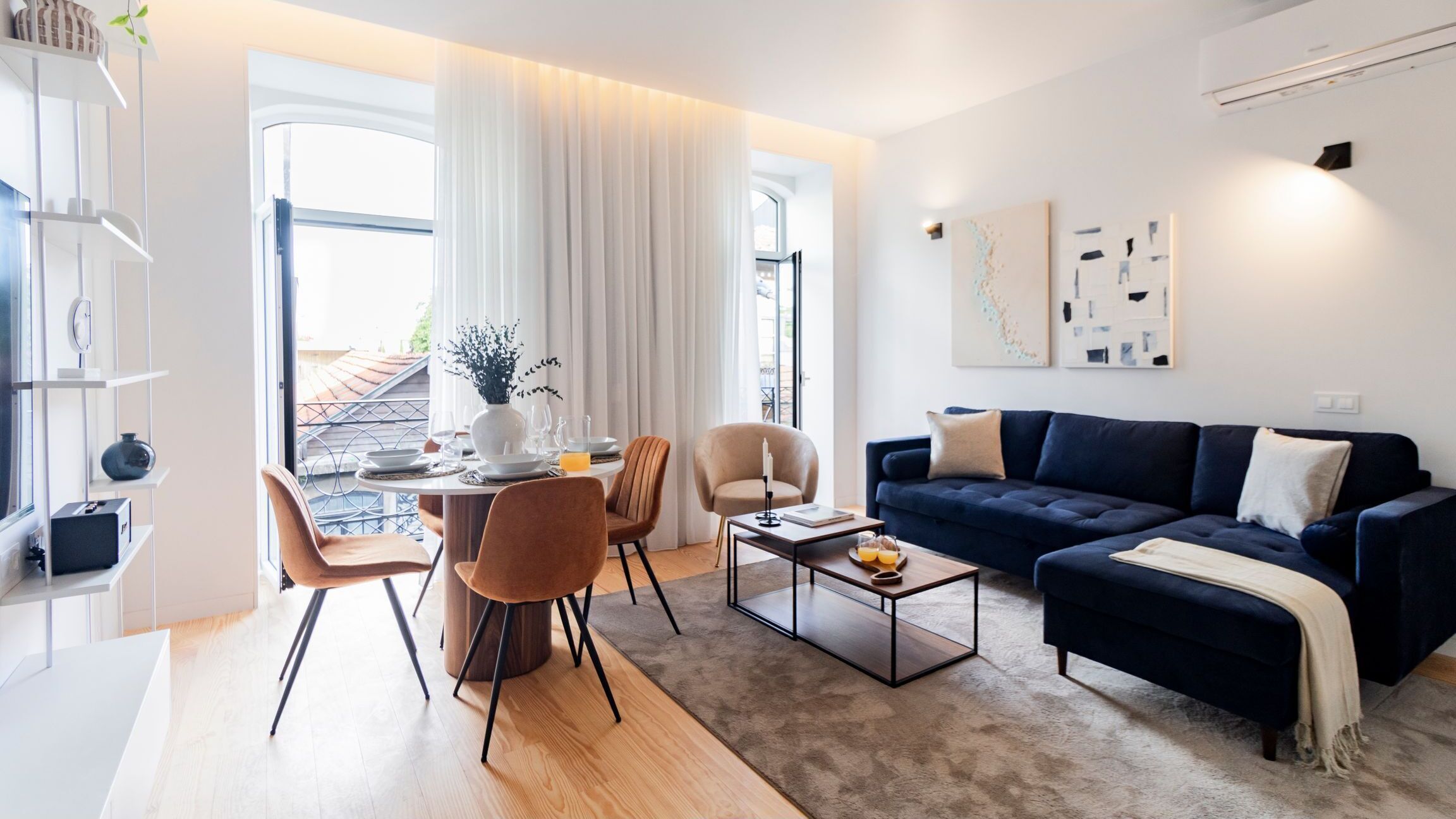 Apartamento de diseño | Zona de estar | Una televisión de pantalla plana