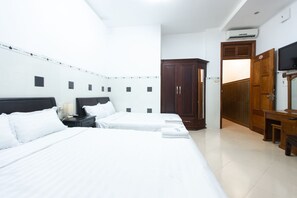 Minibar, desk, free WiFi, bed sheets