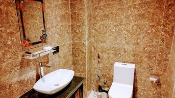 Basic Triple Room | Bathroom