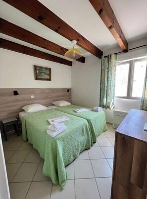2 chambres, fer et planche à repasser, lit parapluie, Wi-Fi gratuit