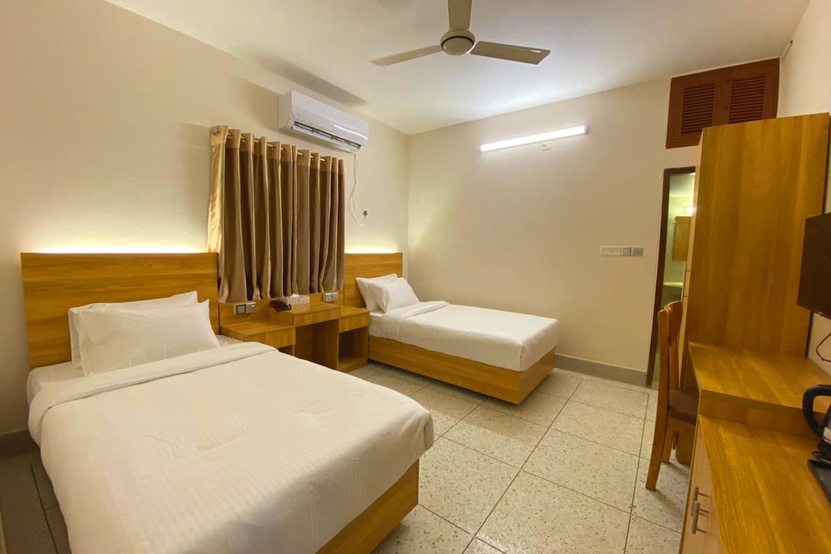 deluxe twin room | 1 bedroom, soundproofing, free wifi, bed sheets