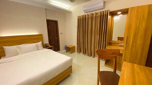 Superior Double Room | Soundproofing, free WiFi, bed sheets - Crown Palace Residence (Dhaka)