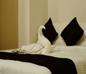 Desk, free WiFi, bed sheets