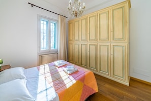 2 bedrooms, iron/ironing board, Internet, bed sheets