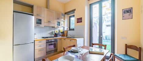 Micro-ondes, four, plaque de cuisson, lave-vaisselle