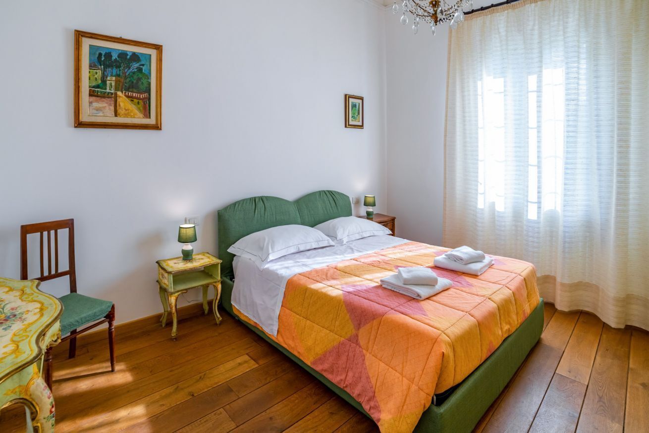 2 bedrooms, iron/ironing board, Internet, bed sheets