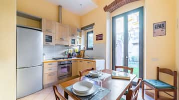 Microonde, forno, piano cottura, lavastoviglie