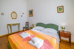 2 chambres, fer et planche à repasser, accès Internet, draps fournis