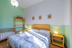 2 chambres, fer et planche à repasser, accès à Internet, literie fournie