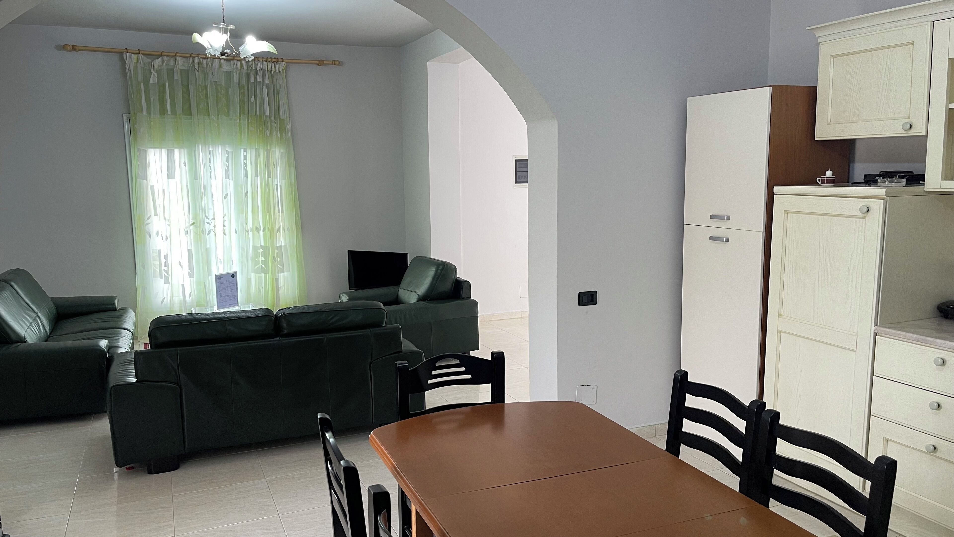 Apartemen Keluarga, pemandangan laut, area taman | Dapur pribadi | Lemari es, mesin espresso, ketel listrik, dan pemanggang roti