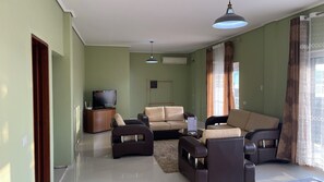 Panoramic-Apartment, Meerblick, zum Garten hin | Wohnbereich