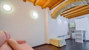 TV - Ostro Loft Apartment (1 Double Sofa Bed) (Cefalù)