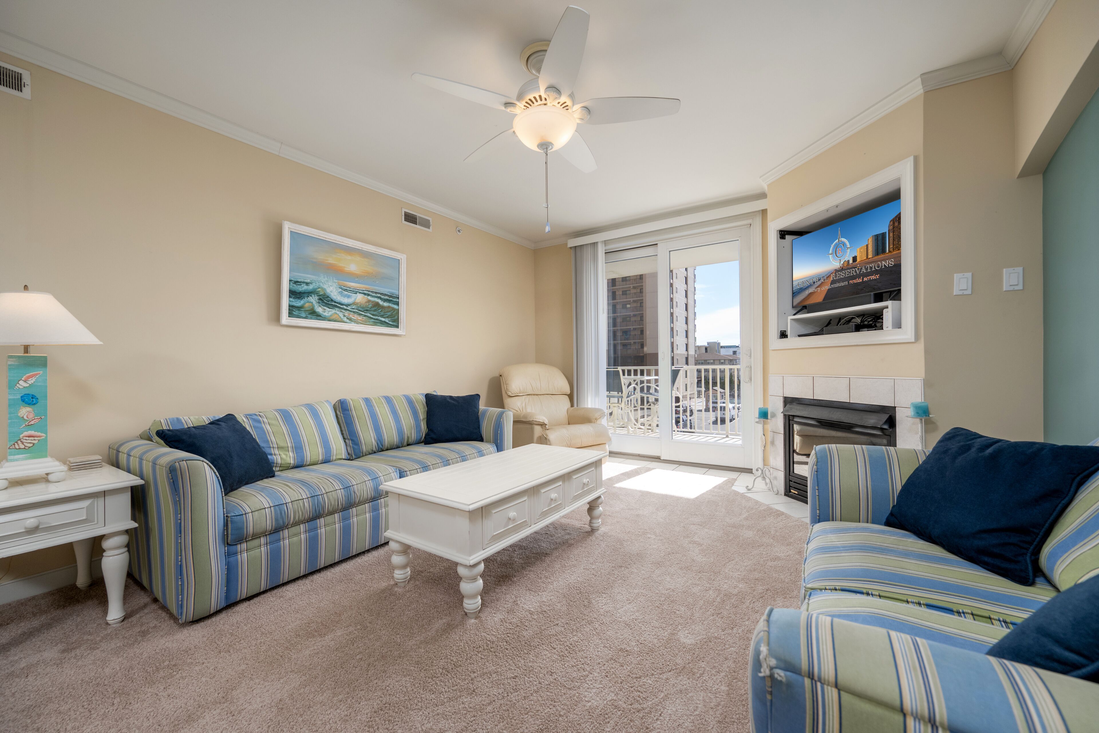 Beautifully decorated, 3 bedroom, 3 bath condo in great mid town location