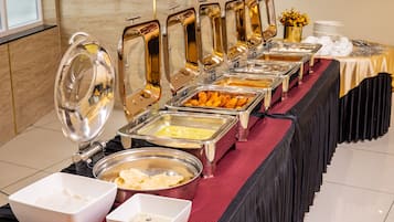Bữa sáng buffet hàng ngày (300 INR/mỗi người)