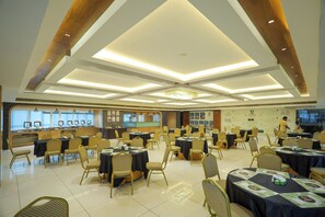 Daily buffet breakfast (INR 300 per person)