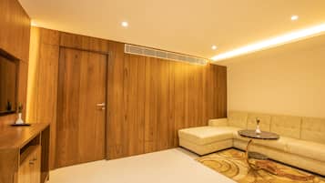 Luxury Studio Suite | Living room