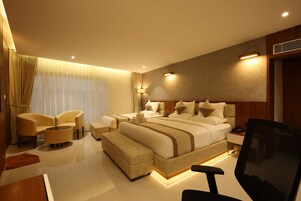 华丽三人房 | 埃及棉床单、高档床上用品、迷你吧、客房内保险箱