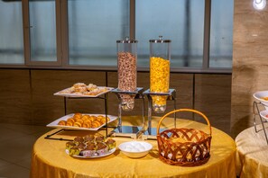 Daily buffet breakfast for a fee - Royal Plaza Suites by RAK Rooms (Mangaluru)