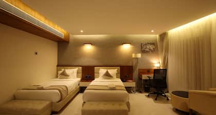 Royal Plaza Suites by RAK Rooms