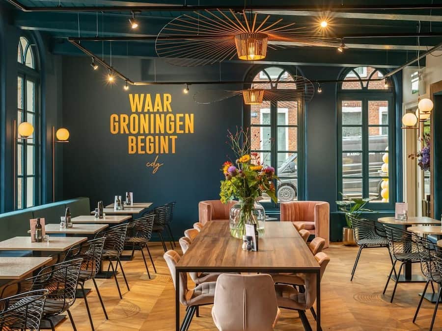 Daily full breakfast (EUR 21.50 per person)