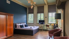 Luxury Double Room | In-room safe, individually decorated, individually furnished, desk - Hotel Corps de Garde (Groningen)