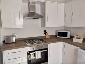 Private kitchen - Estuary View, Bank House, Stunning apartment. (Millom)