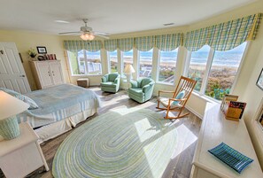 4 bedrooms, iron/ironing board, internet, bed sheets
