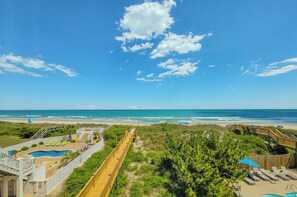 Pool - The Proud Pelican': Oceanfront Charm & Comfort (North Topsail Beach)