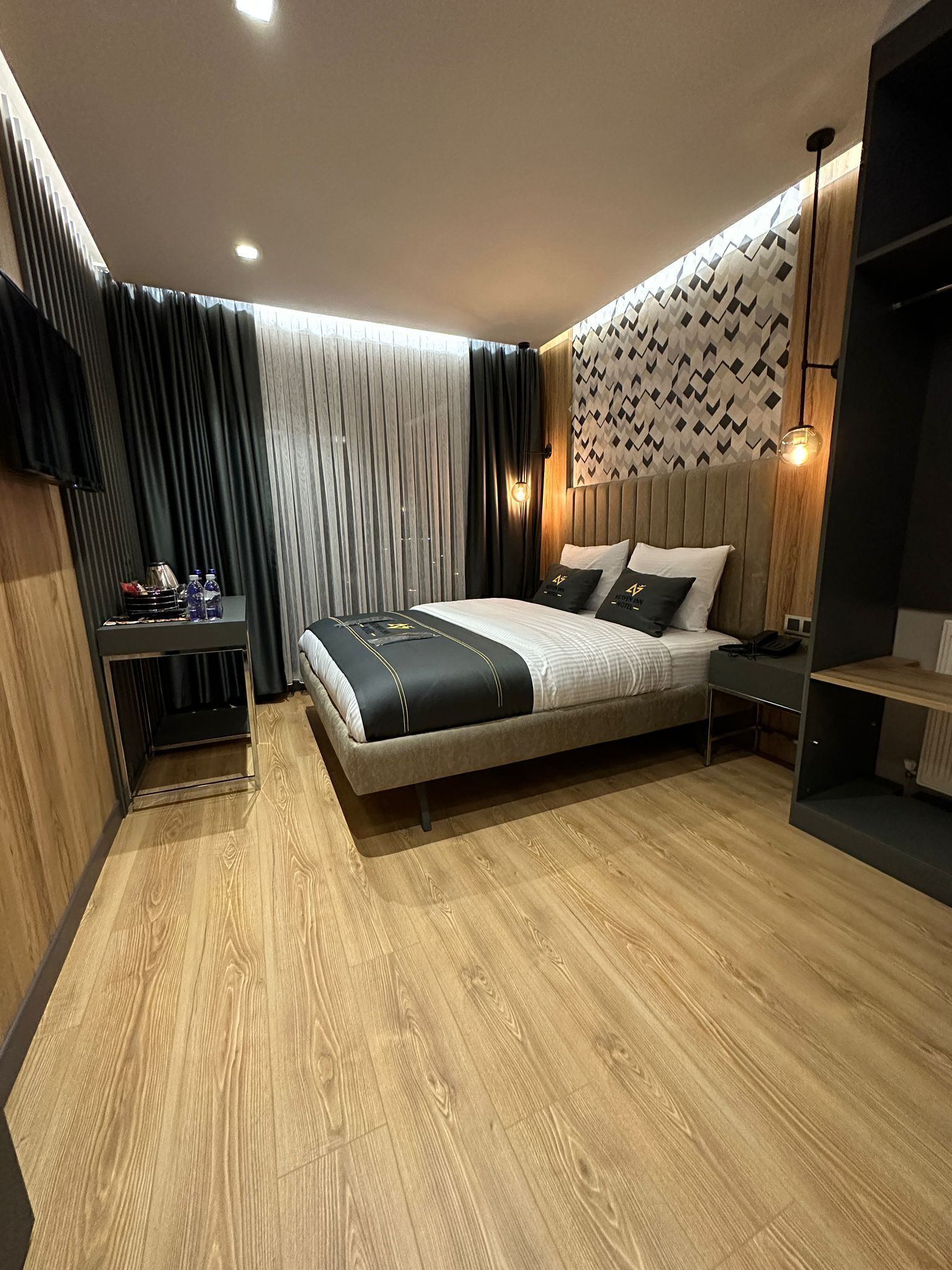 Ropa de cama de alta calidad y minibar 