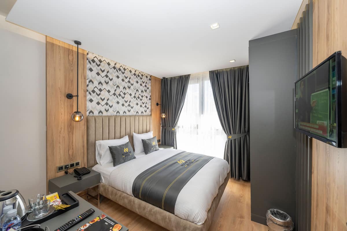 Habitación Deluxe doble | Ropa de cama de alta calidad, minibar, caja fuerte y escritorio