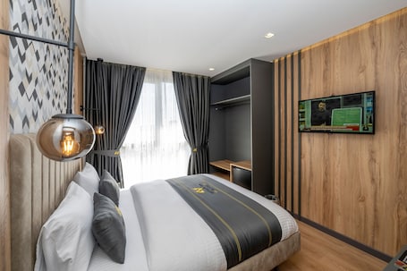 Deluxe Double Room | Premium bedding, minibar, in-room safe, desk. Heaven Inn Airport Hotel