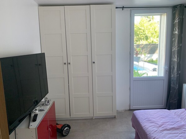 3 bedrooms, iron/ironing board, travel crib, WiFi