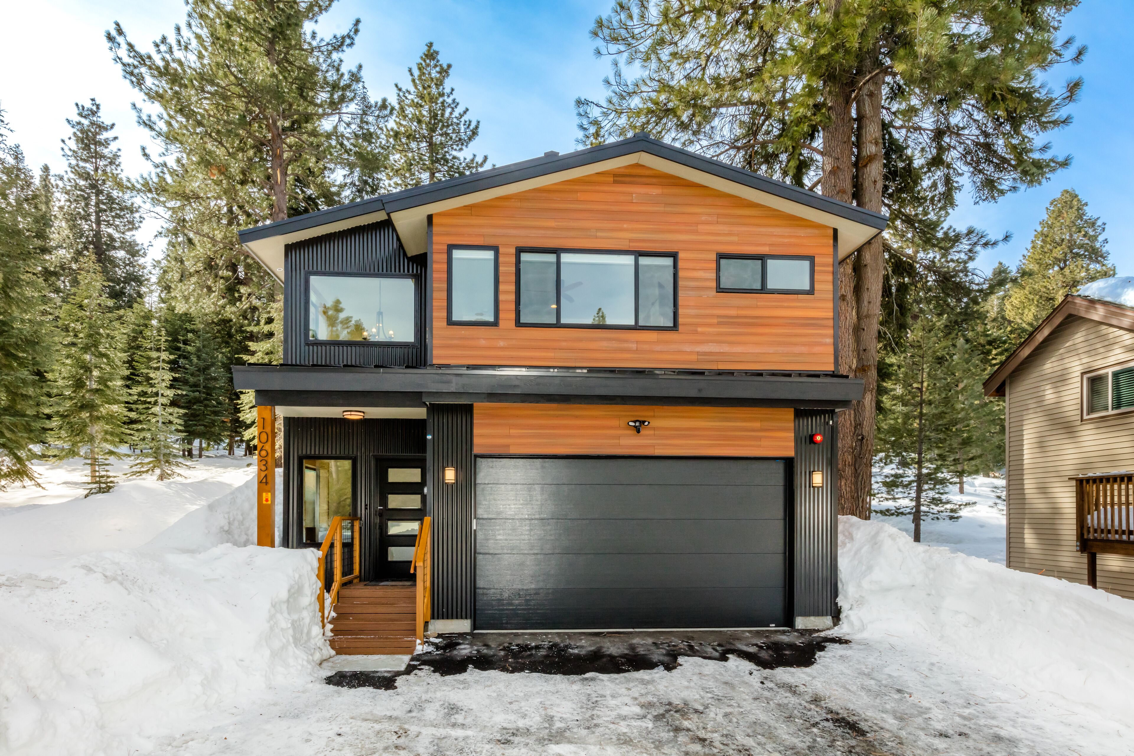 Pine Cone Place_Brand New Build, EV Charger, Hydronic Heat, Steam Shower, 500G Wifi, Arcade & PS4