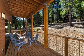 Terrace/patio - Pine Cone Place_Brand New Build, EV Charger, Hydronic Heat, Steam Shower, 500G Wifi, Arcade & PS4 (Truckee)