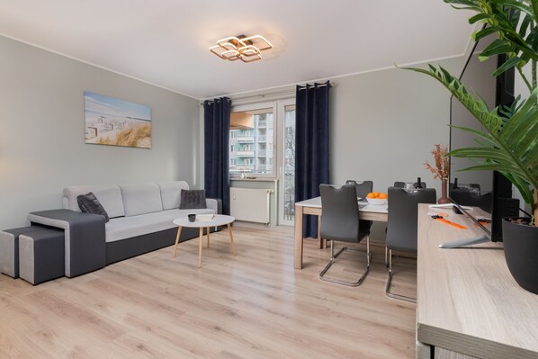 1 bedroom, free WiFi, bed sheets - Kaskada Redlowska Apartment by Renters (Gdynia)