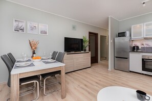 1 bedroom, free WiFi, bed sheets - Kaskada Redlowska Apartment by Renters (Gdynia)