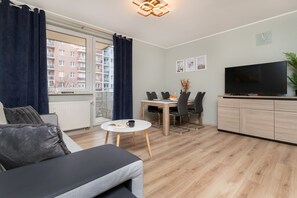 1 bedroom, free WiFi, bed sheets - Kaskada Redlowska Apartment by Renters (Gdynia)