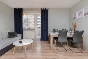1 bedroom, free WiFi, bed sheets - Kaskada Redlowska Apartment by Renters (Gdynia)