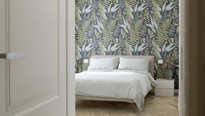 Deluxe-Doppelzimmer | Hochwertige Bettwaren, Betten mit Memory-Foam-Matratzen, Schreibtisch